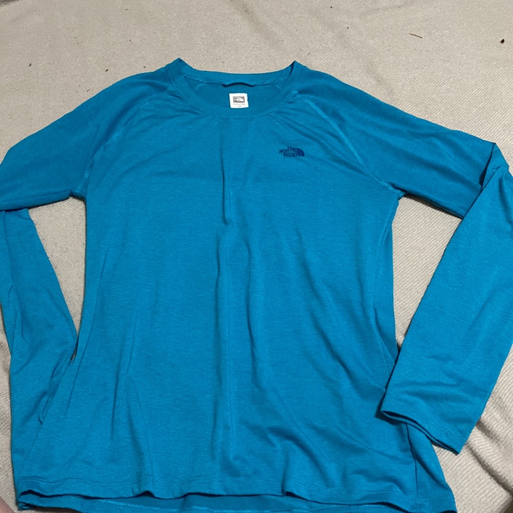 The North Face woman’s medium long sleeve vapor wick